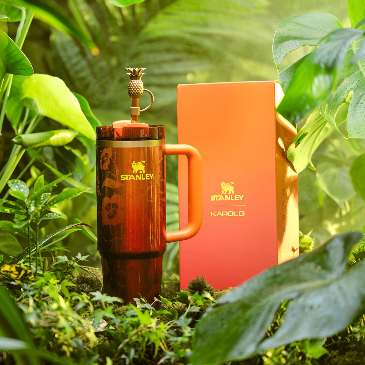 Stanley 1913 Stanley 1913 x Karol G Quencher® H2.0 FlowState™ Tumbler 0.89L in Karol G Flor | View 10