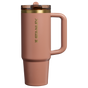 Próbka koloru dla Stanley 1913 Quencher® ProTour Flip Straw Tumbler 0.89L w Latte | Przód Zobacz
