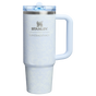 Kleurstaal voor Stanley 1913 Stanley 1913 x LoveShackFancy Quencher® ProTour Tumbler 0.89L in Toscana Toile - Alpine Blue | Voorkant Bekijken