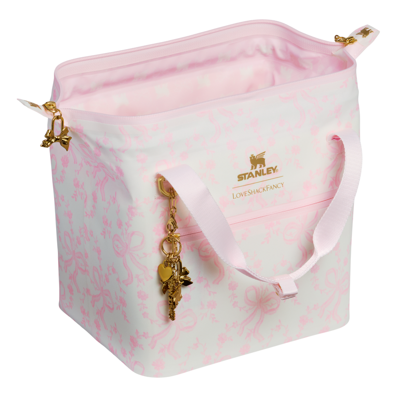 Stanley 1913 Stanley 1913 x LoveShackFancy All-Day Julienne Mini Cooler 7L dans Coquette Bow - Chantilly | Ouvrir Afficher