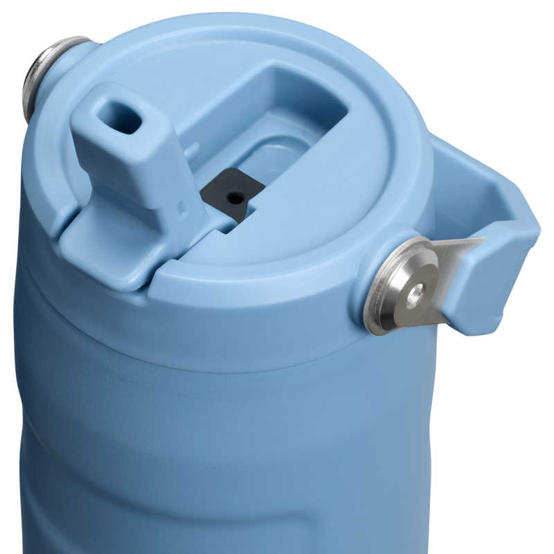Stanley 1913 IceFlow™ Bottle Flip Straw 2.0 0.47L in Indigo | Deckel Detailliert Anzeigen