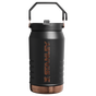 Campione per Stanley 1913 Messi x Stanley 1913 IceFlow™ Flip Straw Jug 1.9L in Messi GOAT Black | Frontale Visualizza
