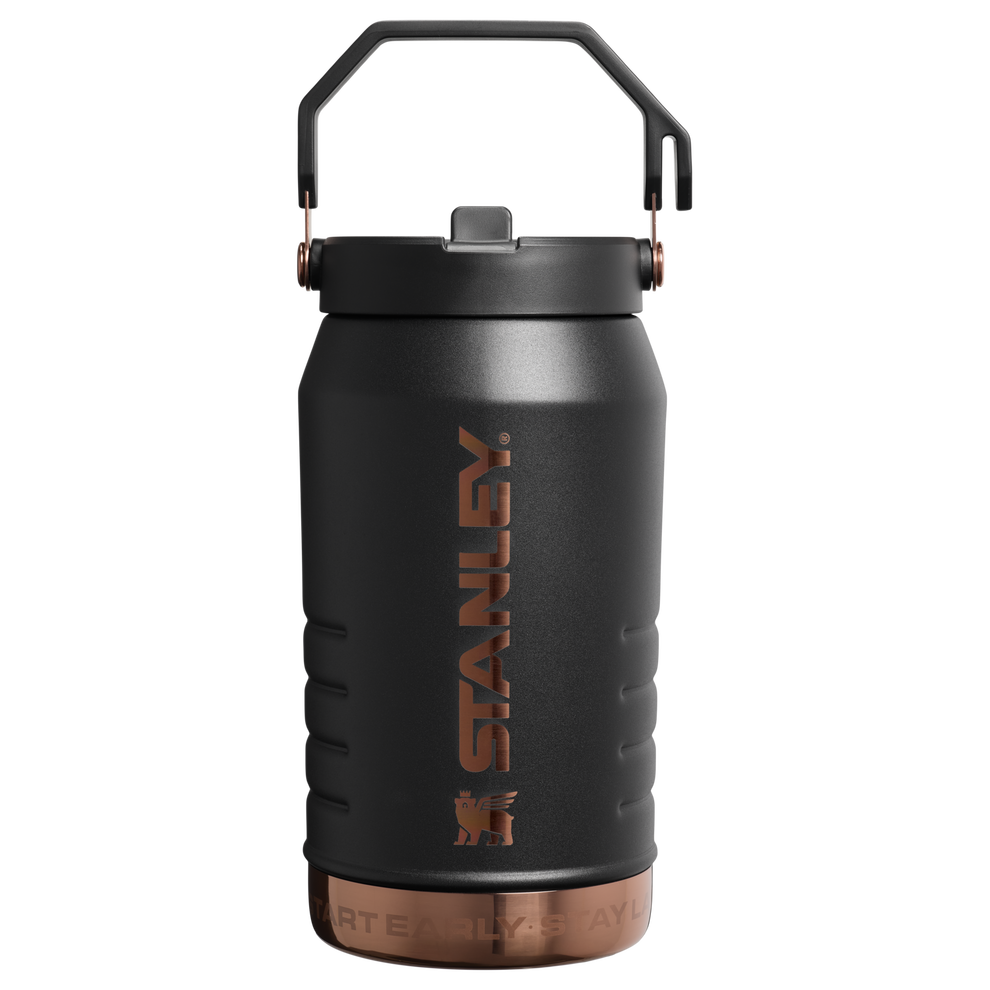 Stanley 1913 Messi x Stanley 1913 IceFlow™ Flip Straw Jug 1.9L in Messi GOAT Black | Frontale Visualizza