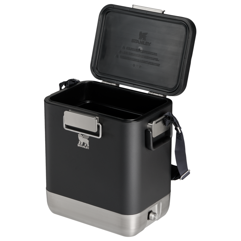 Stanley 1913 Lifted Spirits™ Steel Cooler 24.6L in Black | Öffnen Anzeigen