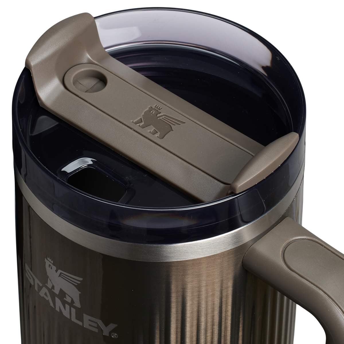 Stanley 1913 Quencher® H2.0 Fluted Tumbler 1.18L in Gunmetal Shine | Deckel Detailliert Anzeigen