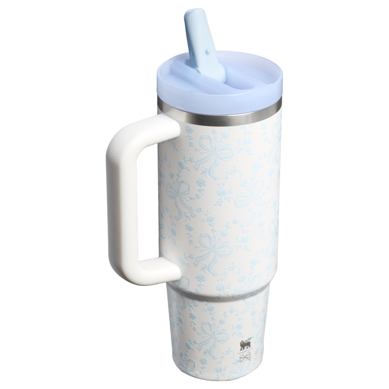 Stanley 1913 Stanley 1913 x LoveShackFancy Quencher® ProTour Tumbler 0.89L in Coquette Bow - Winter Ice | Terug Bekijken