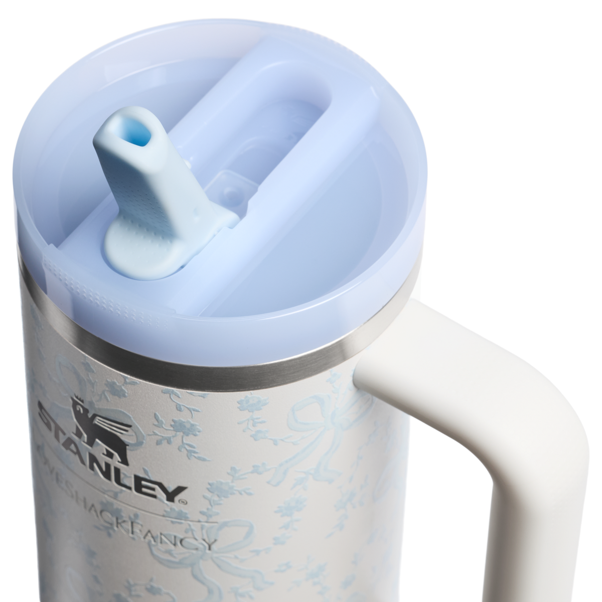 Stanley 1913 Stanley 1913 x LoveShackFancy Quencher® ProTour Tumbler 0.89L in Coquette Bow - Winter Ice | Deksel Gedetailleerd Bekijken