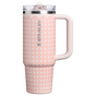 Farbmuster für Stanley 1913 Quencher® ProTour Flip Straw Tumbler 0.89L in Rose Quartz Rattan | Vorderseite Anzeigen